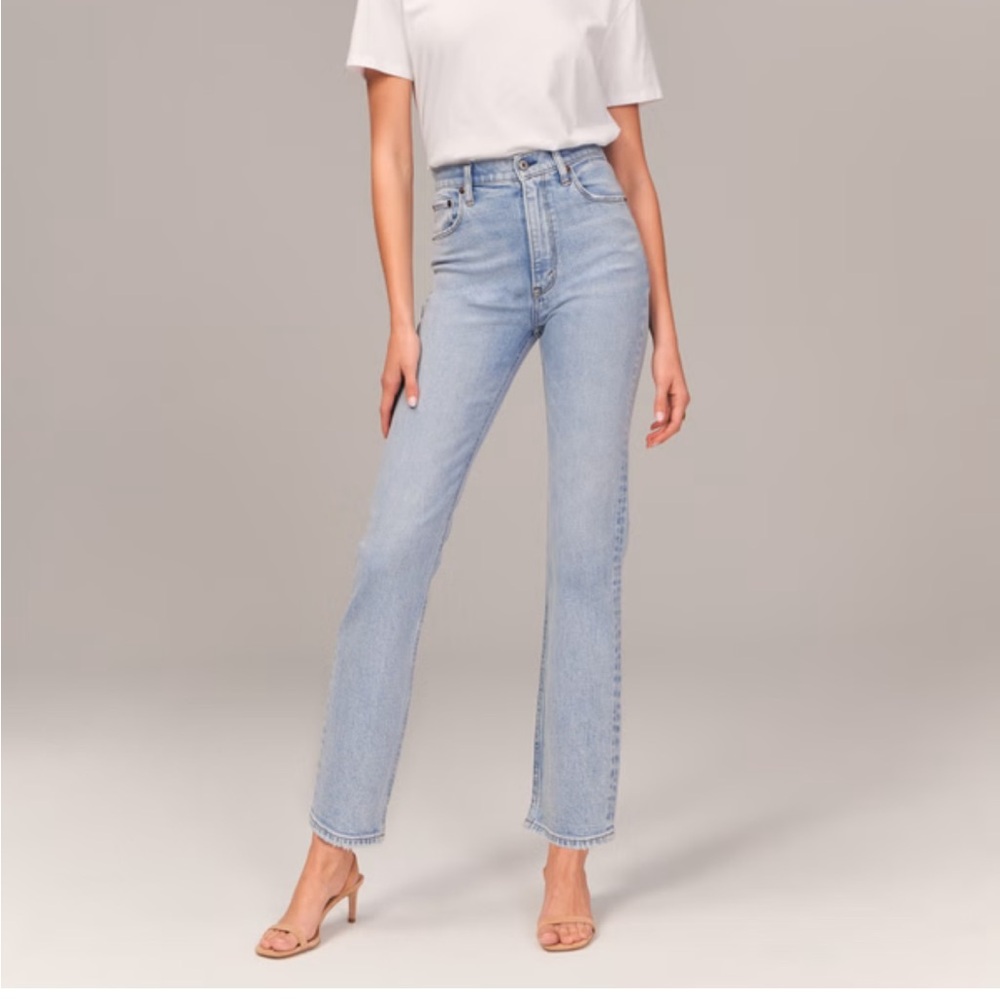 Abercrombie & Fitch Ultra High Rise Ankle Straight Jean